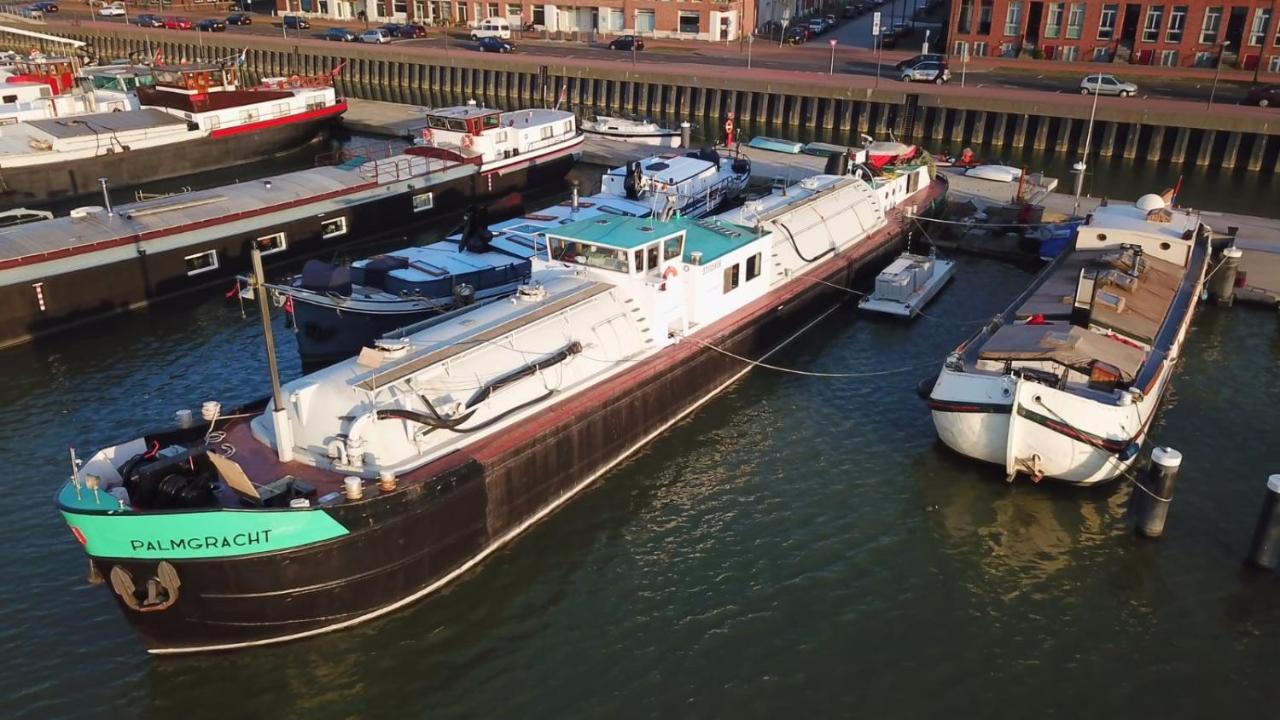 Houseboat Bed and breakfast